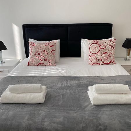 Berks Luxury Serviced Apartments , Free Parking, Free Gym And Free Wifi Bracknell Ruang foto