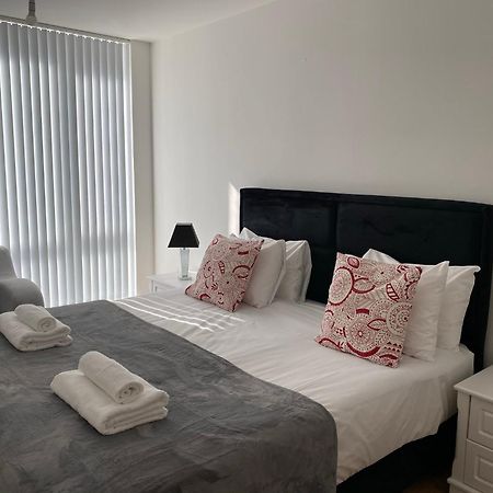Berks Luxury Serviced Apartments , Free Parking, Free Gym And Free Wifi Bracknell Ruang foto