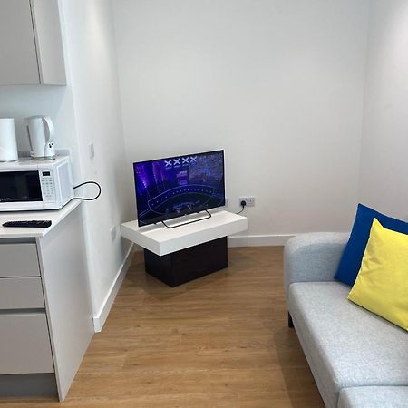 Berks Luxury Serviced Apartments , Free Parking, Free Gym And Free Wifi Bracknell Ruang foto