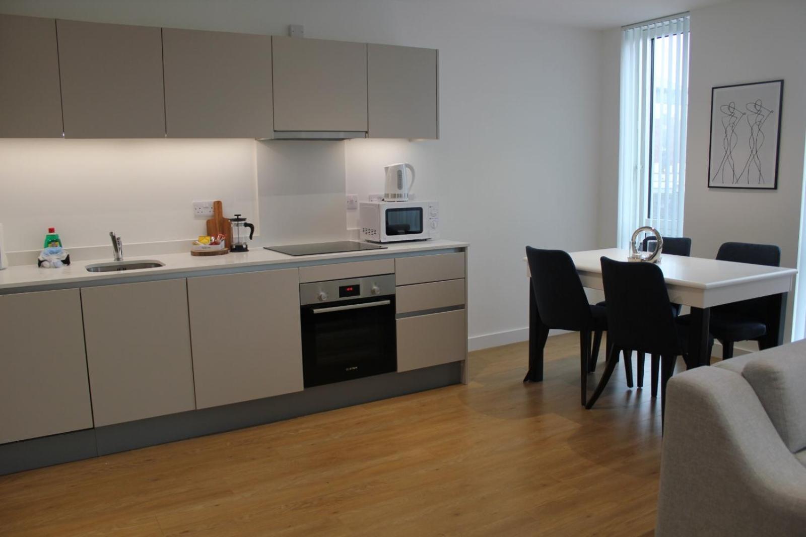 Berks Luxury Serviced Apartments , Free Parking, Free Gym And Free Wifi Bracknell Bagian luar foto