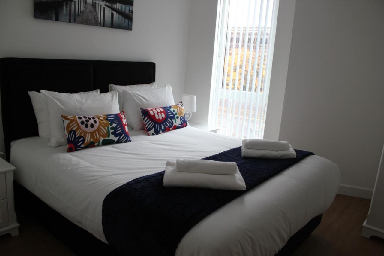 Berks Luxury Serviced Apartments , Free Parking, Free Gym And Free Wifi Bracknell Bagian luar foto