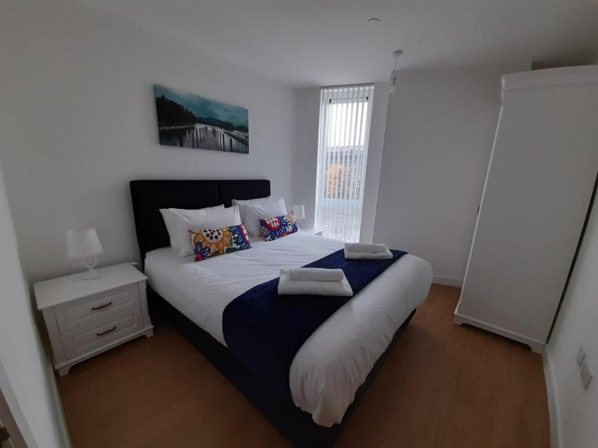 Berks Luxury Serviced Apartments , Free Parking, Free Gym And Free Wifi Bracknell Bagian luar foto
