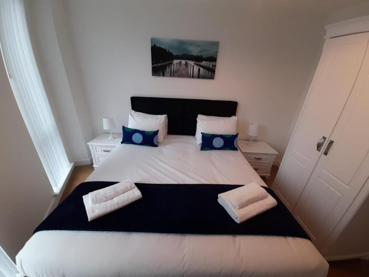 Berks Luxury Serviced Apartments , Free Parking, Free Gym And Free Wifi Bracknell Bagian luar foto