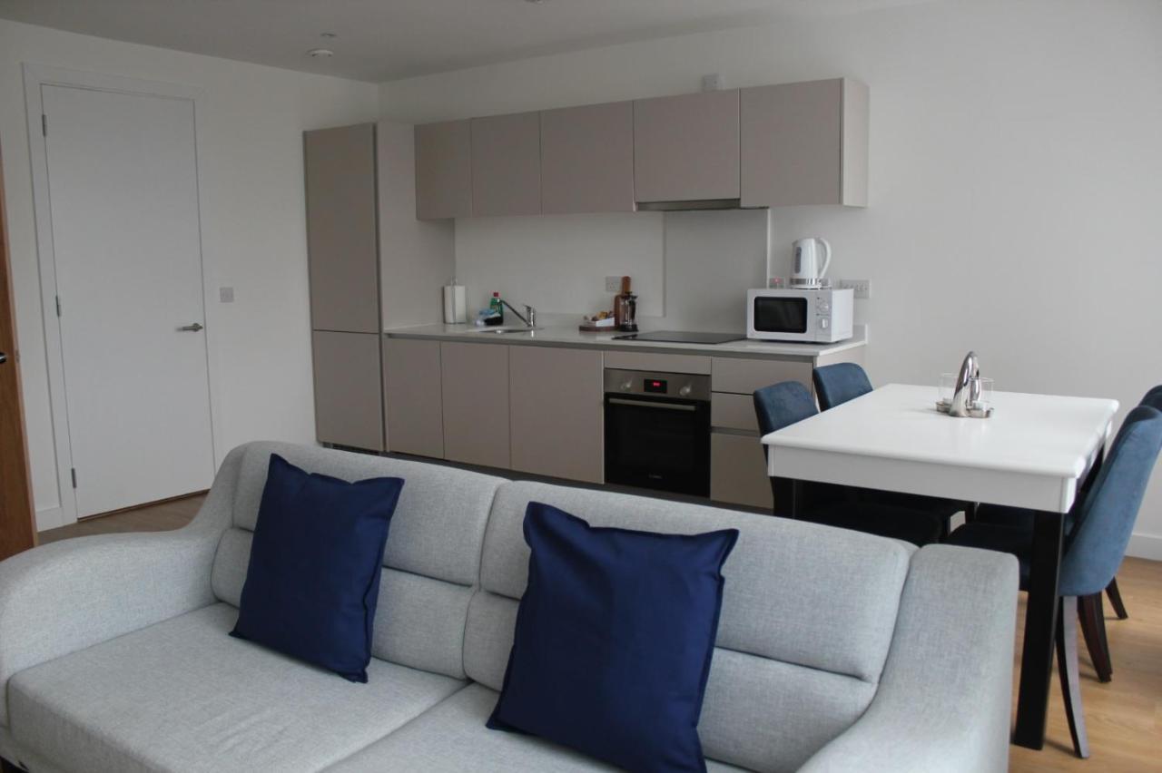 Berks Luxury Serviced Apartments , Free Parking, Free Gym And Free Wifi Bracknell Bagian luar foto