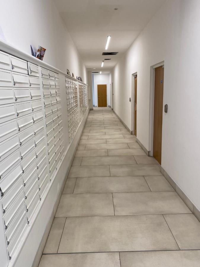 Berks Luxury Serviced Apartments , Free Parking, Free Gym And Free Wifi Bracknell Bagian luar foto