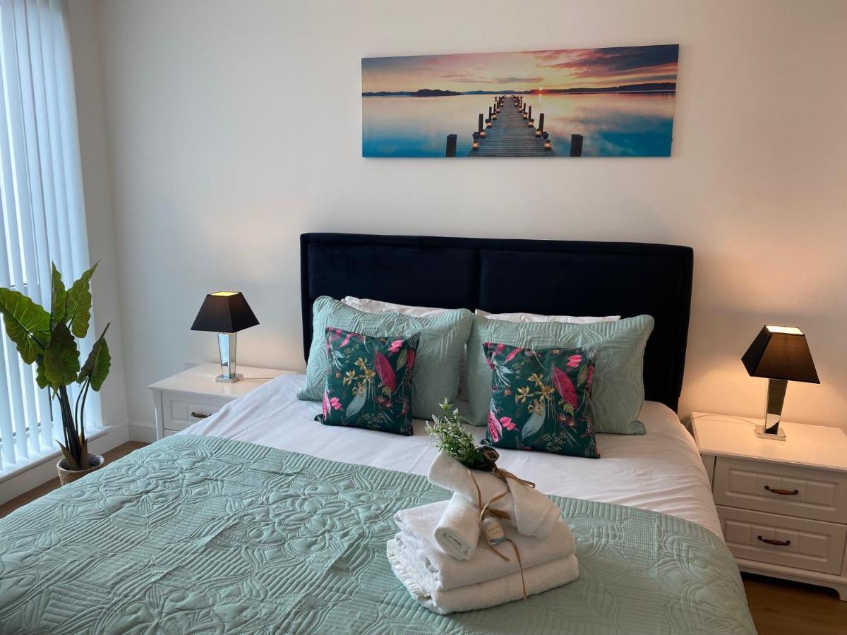 Berks Luxury Serviced Apartments , Free Parking, Free Gym And Free Wifi Bracknell Bagian luar foto