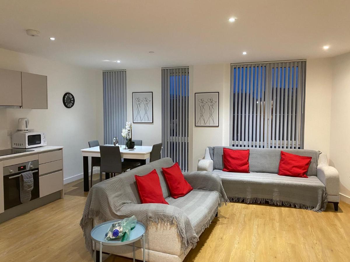 Berks Luxury Serviced Apartments , Free Parking, Free Gym And Free Wifi Bracknell Bagian luar foto
