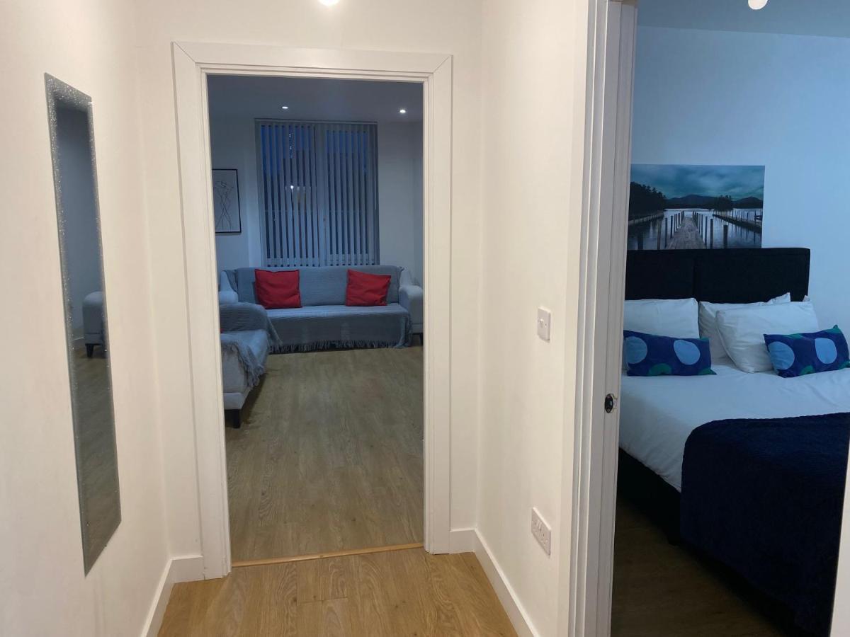 Berks Luxury Serviced Apartments , Free Parking, Free Gym And Free Wifi Bracknell Bagian luar foto