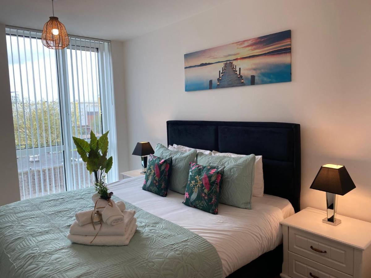 Berks Luxury Serviced Apartments , Free Parking, Free Gym And Free Wifi Bracknell Bagian luar foto