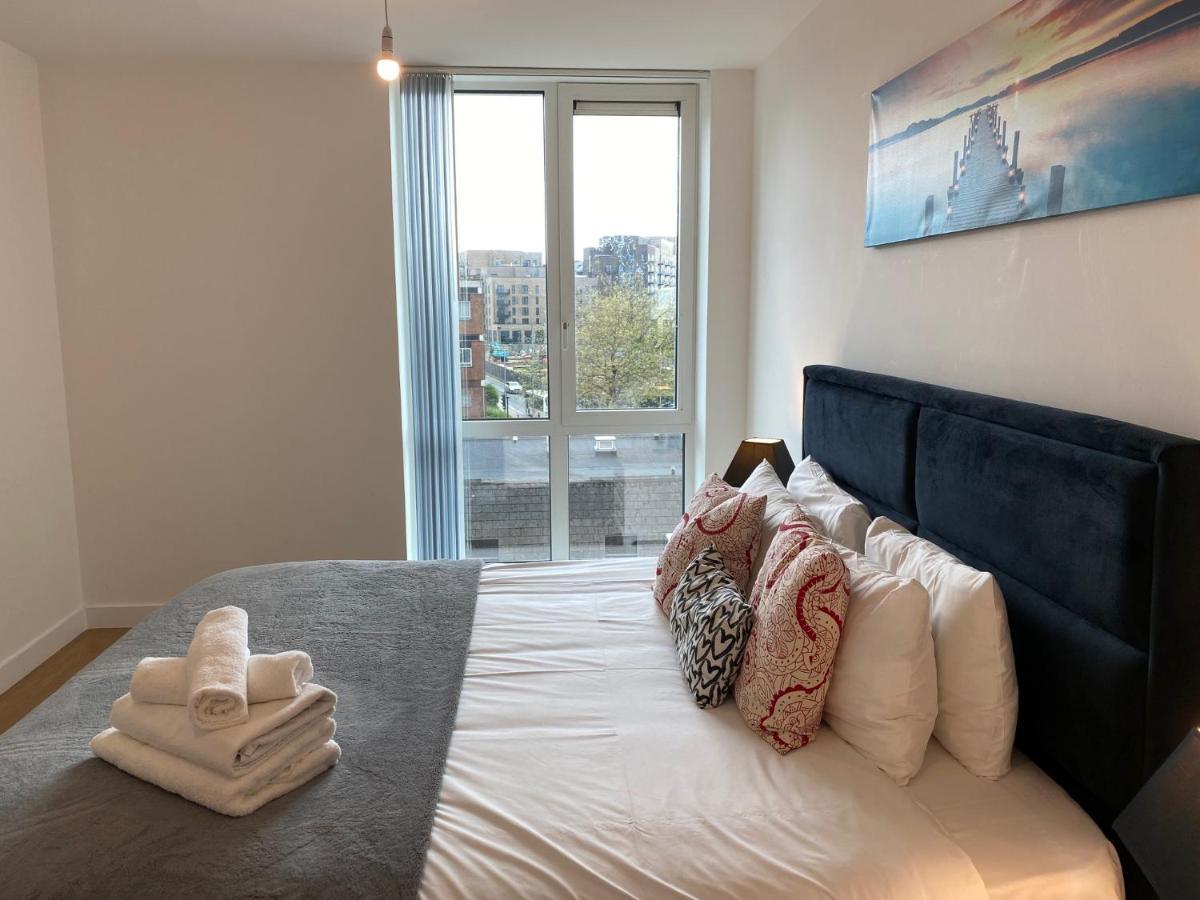 Berks Luxury Serviced Apartments , Free Parking, Free Gym And Free Wifi Bracknell Bagian luar foto
