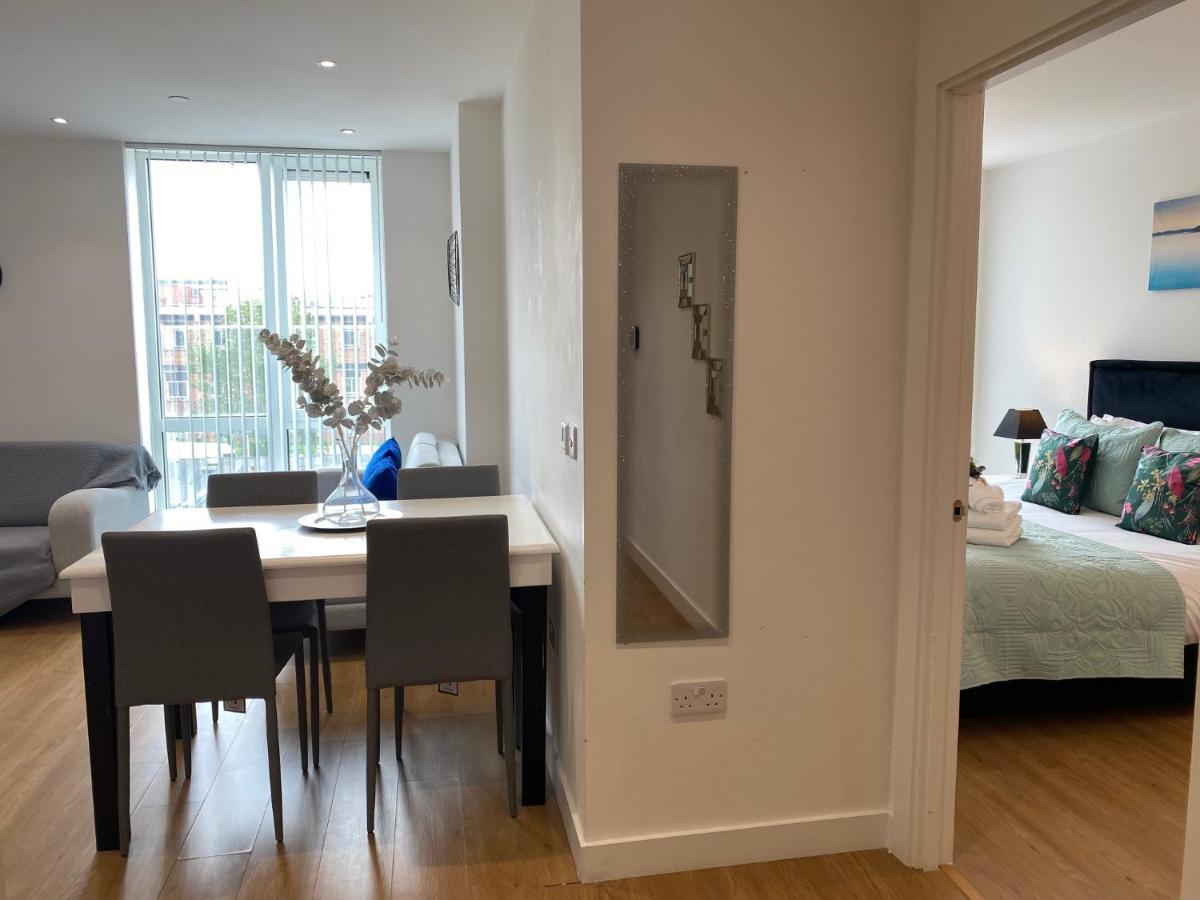 Berks Luxury Serviced Apartments , Free Parking, Free Gym And Free Wifi Bracknell Bagian luar foto