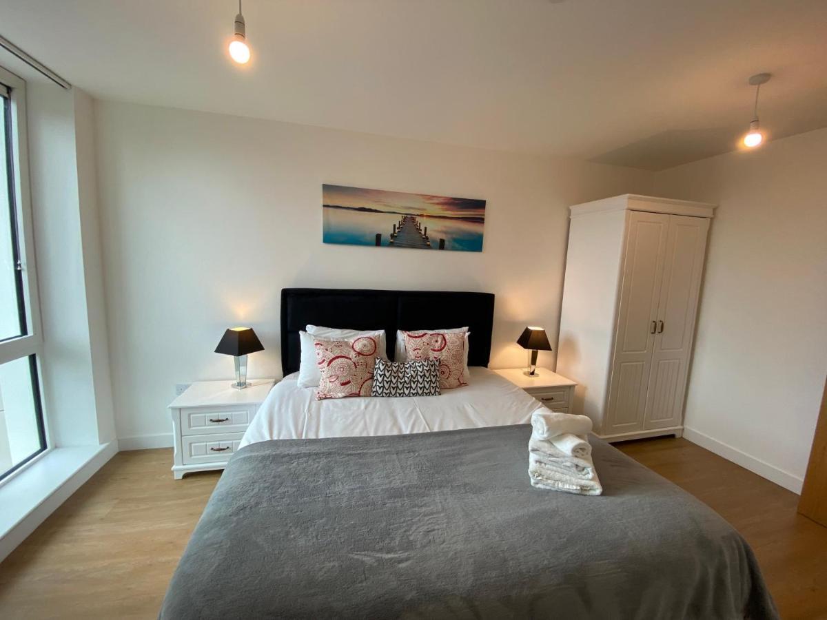 Berks Luxury Serviced Apartments , Free Parking, Free Gym And Free Wifi Bracknell Bagian luar foto