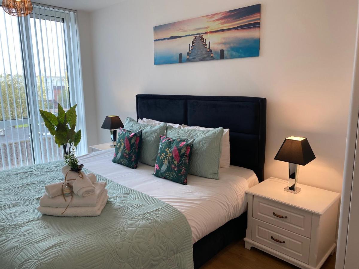 Berks Luxury Serviced Apartments , Free Parking, Free Gym And Free Wifi Bracknell Bagian luar foto